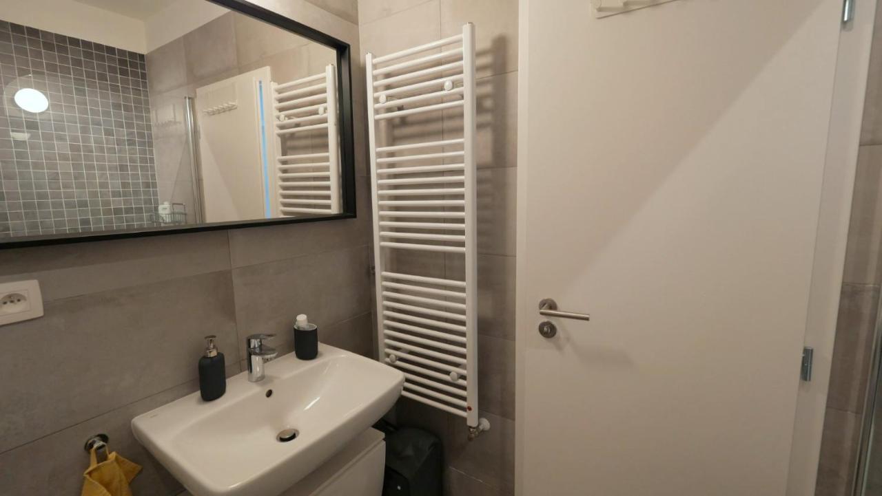 Air-Conditioned, 2 Room Apartment With Terrace Bratislava Exterior foto