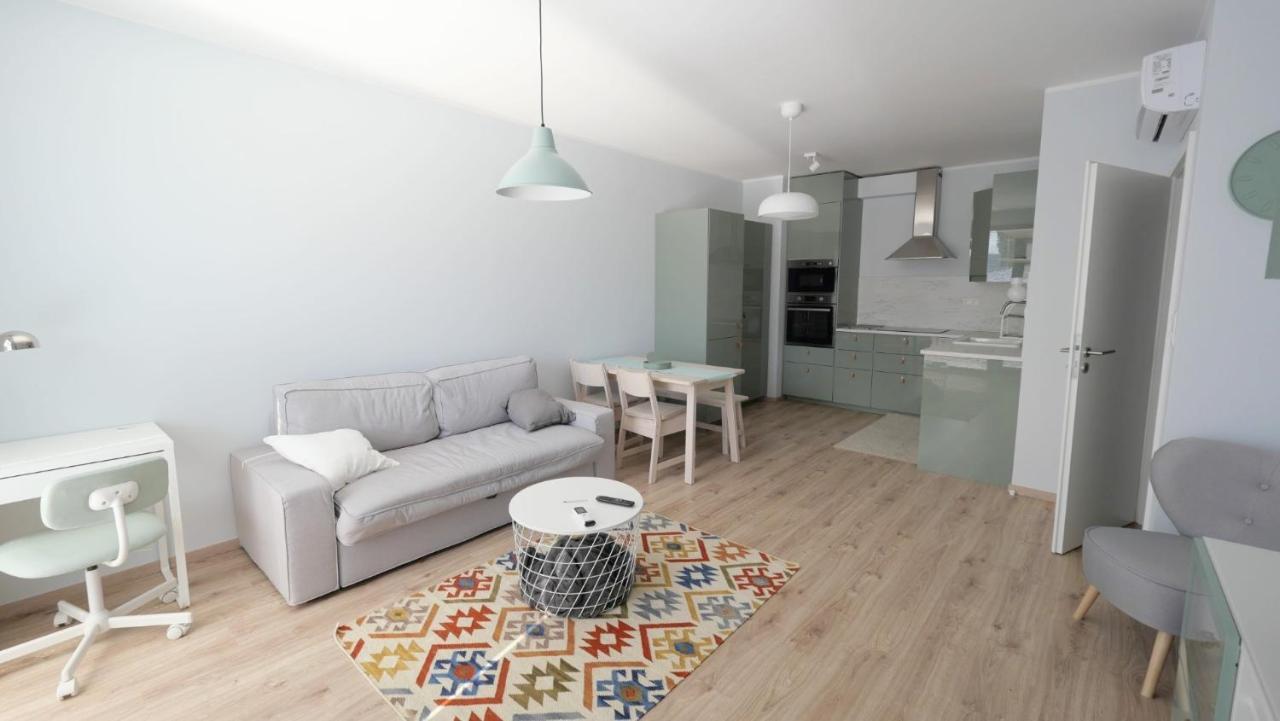 Air-Conditioned, 2 Room Apartment With Terrace Bratislava Exterior foto